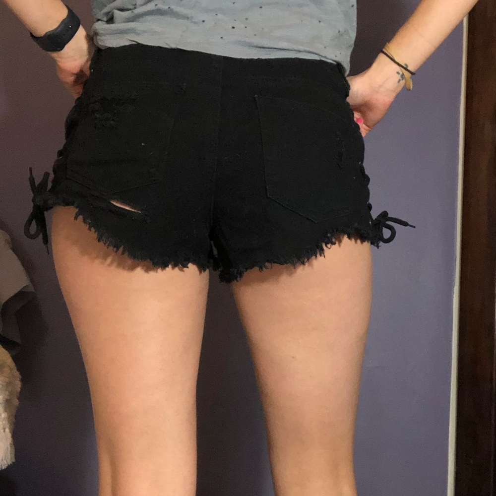 Distressed tie shorts - Picture 3 of 5